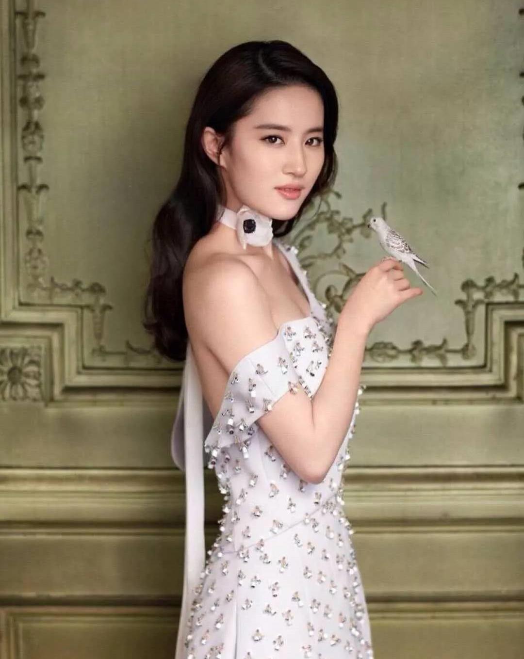 36 Year Old Liu Yifei Has Become Chinas No 1 Goddess And Her