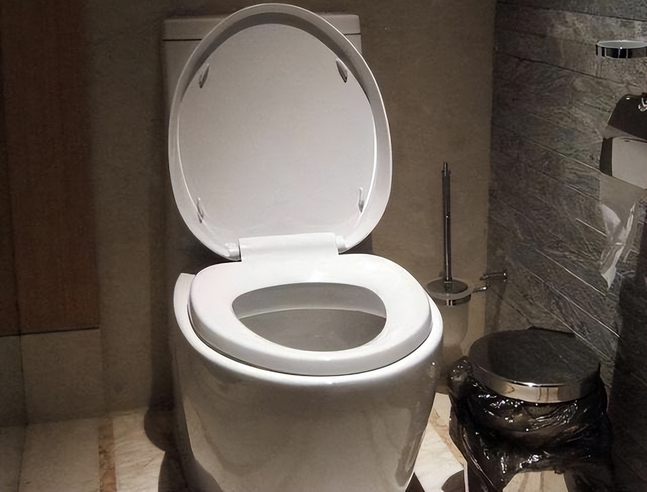 Close the "toilet lid" after using the toilet?wrong!Most people don't