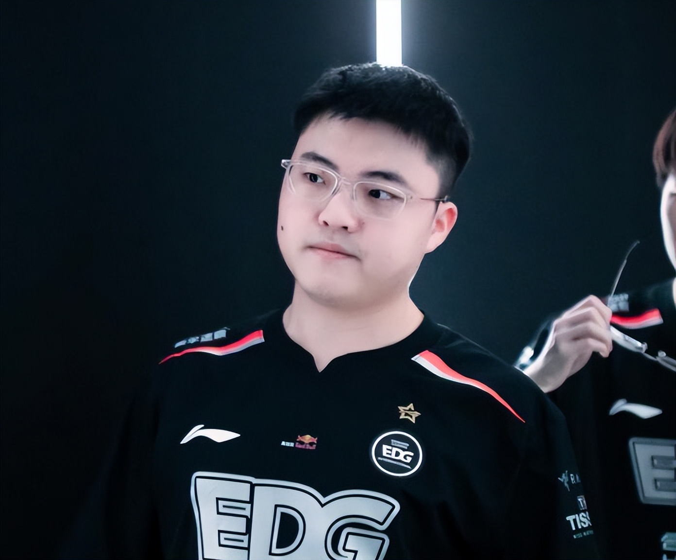 Jiejie was complained about being too much like the factory director ...