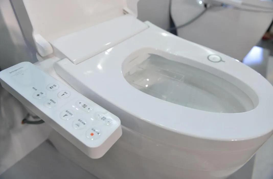 Why is there a gap in front of Laomei's toilet and what's the use?Is it