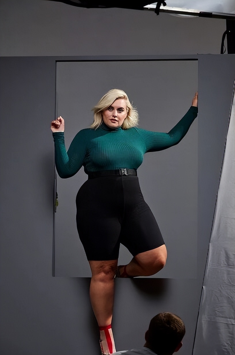 Stunning plus-size model Felicity Hayward - iNEWS