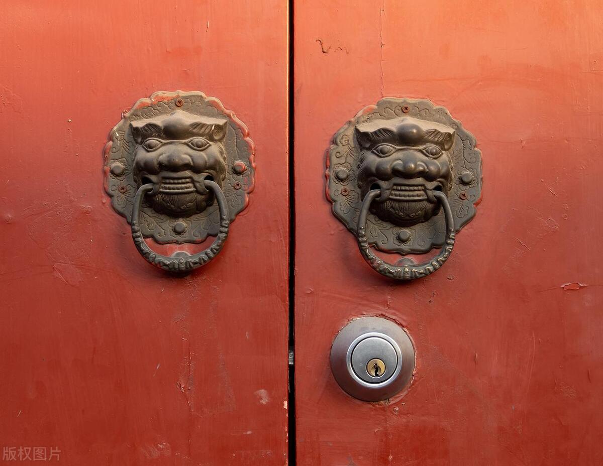 Echoes from the Depths of History - Door Knockers - iNEWS