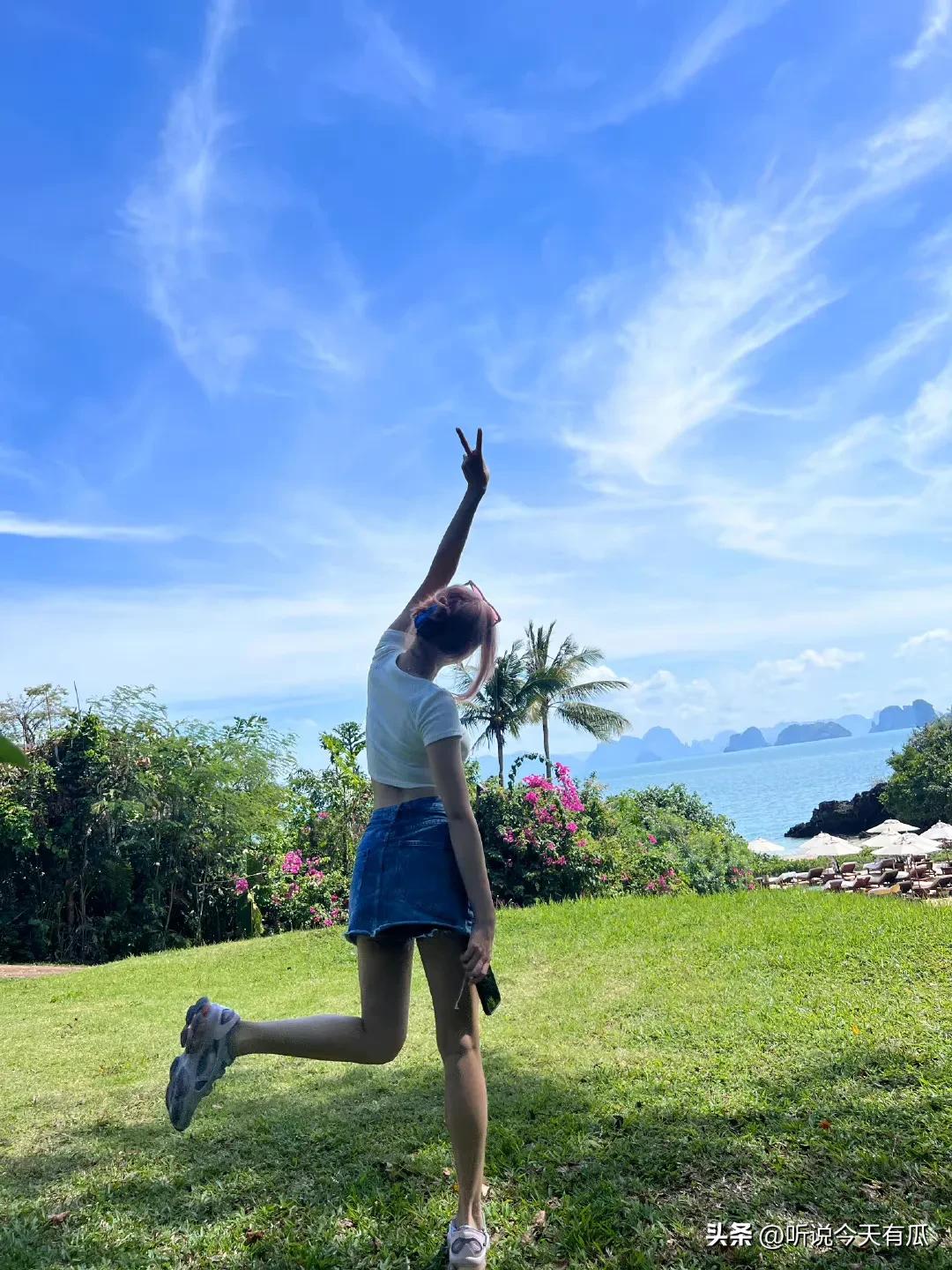 Cheng Xiao posted beautiful photos on vacation, with a hot figure in a ...