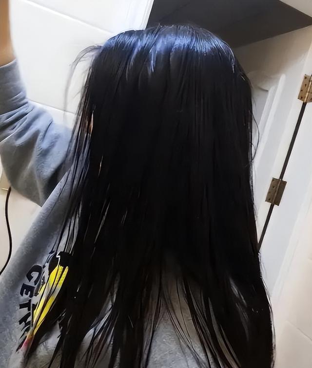 Should I wash my hair at night or during the day? After listening to