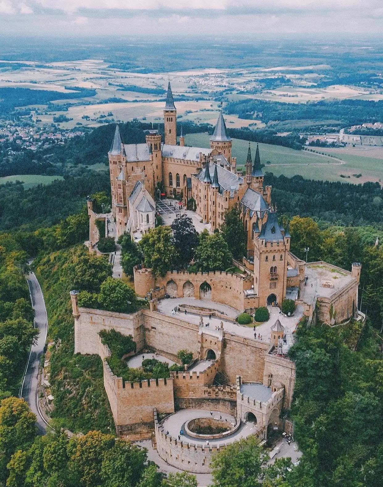 Top Ten Castles In The World One of the top ten castles in the world - iNEWS