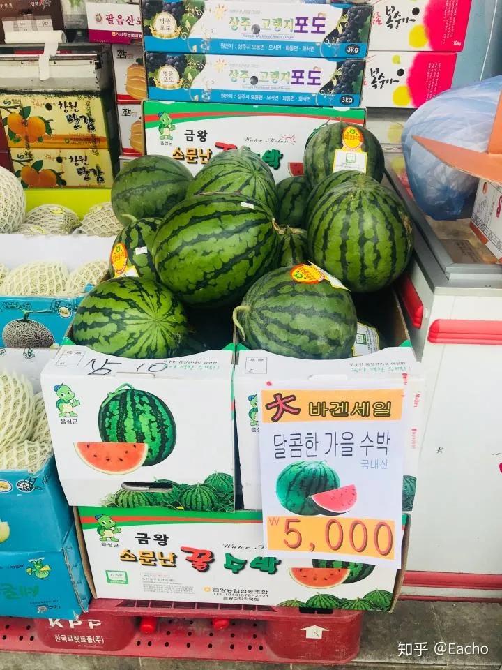 Korean watermelon costs a few hundred yuan per pound. Japanese people