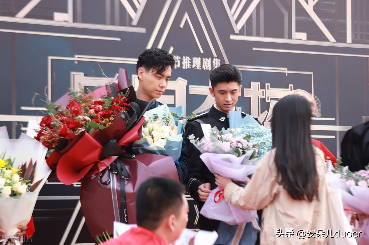 Hu Yitian and Zhang Yunlong were handsome at the event - iNEWS