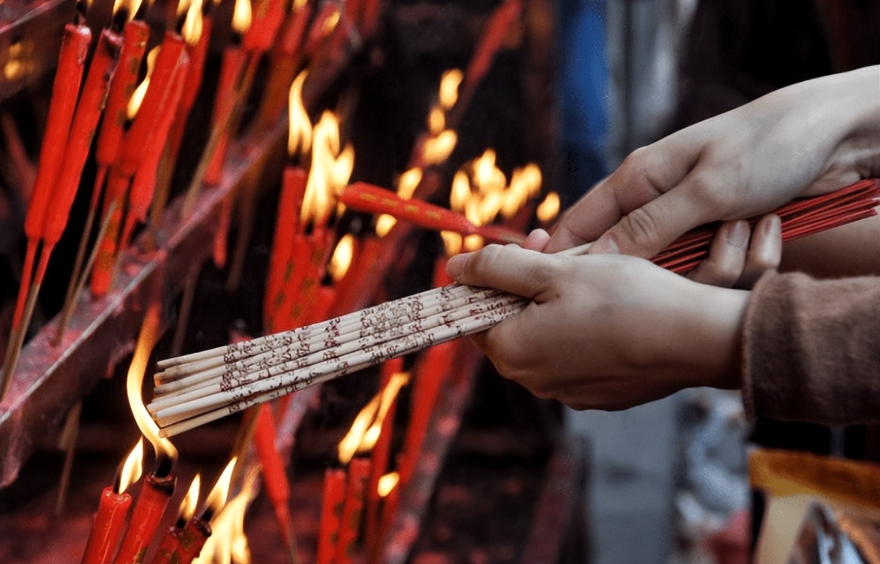 Why must there be 3 incense sticks?What does each root represent