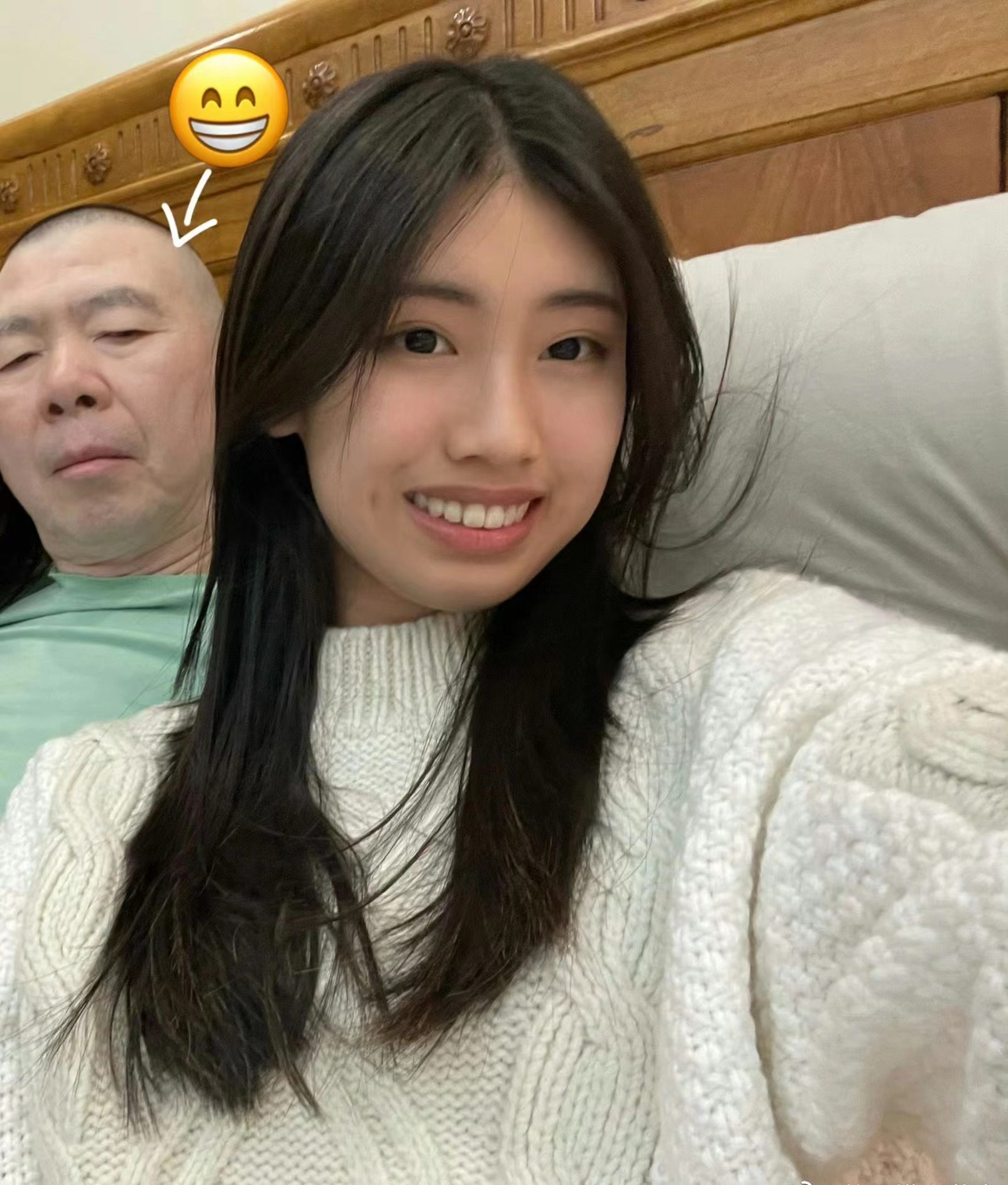 Feng Xiaogang’s adoptive daughter showed off the love between father