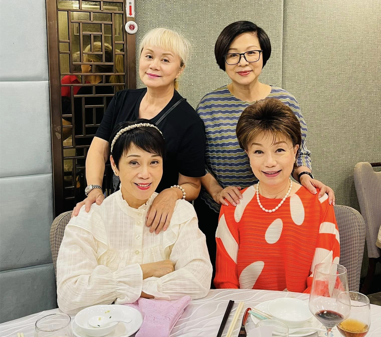 The gathering of two professional mothers!75-year-old Chen Jiayi has a ...