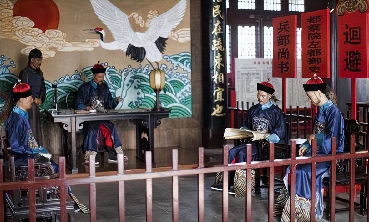 During the Qing Dynasty, how did the government of the Qing Dynasty