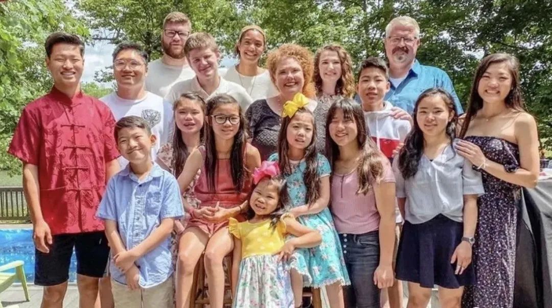The first foreigner to adopt a Chinese abandoned baby - iNEWS