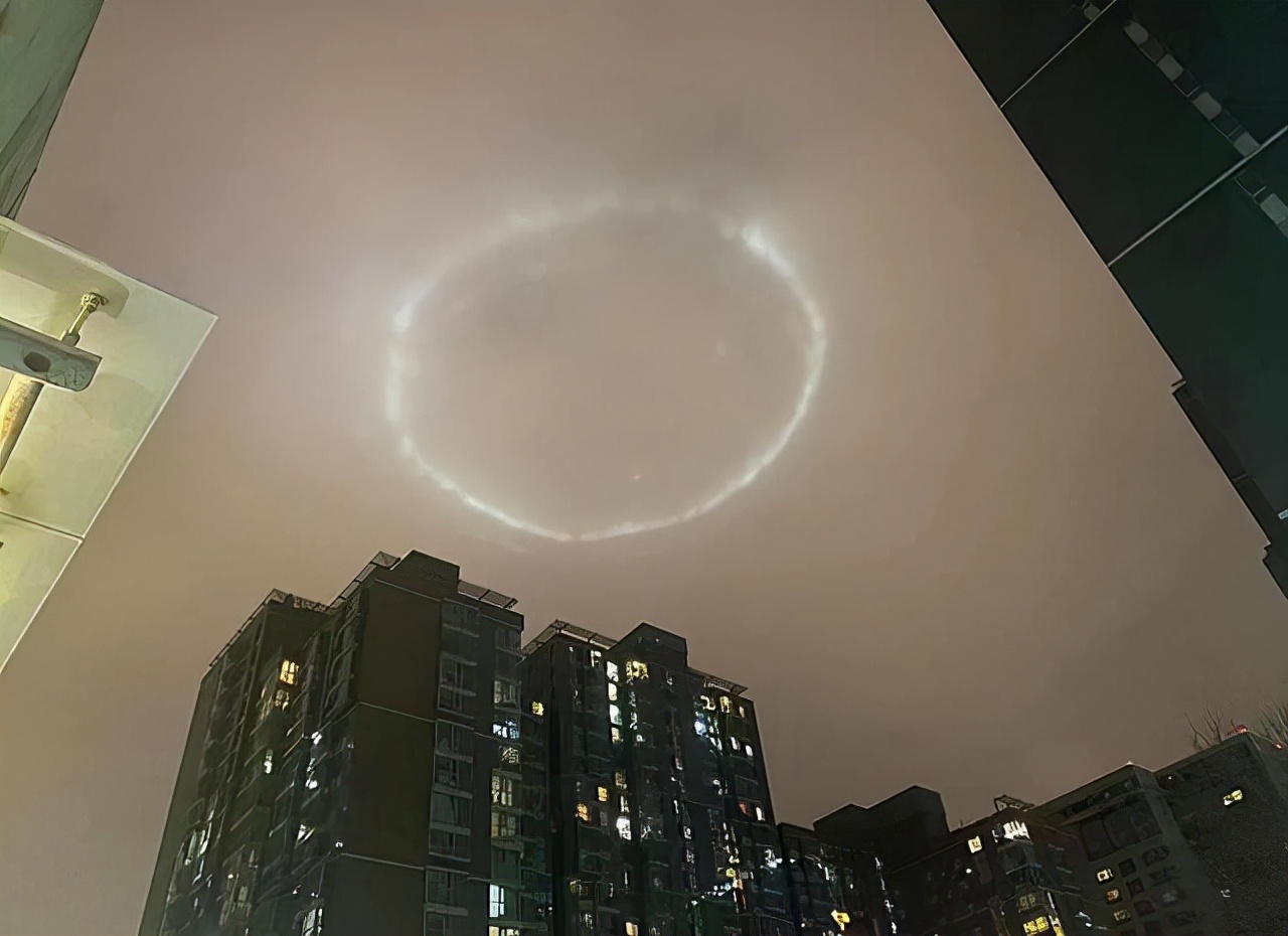 A giant light circle appeared over Beijing for 10 minutes. Is it ...