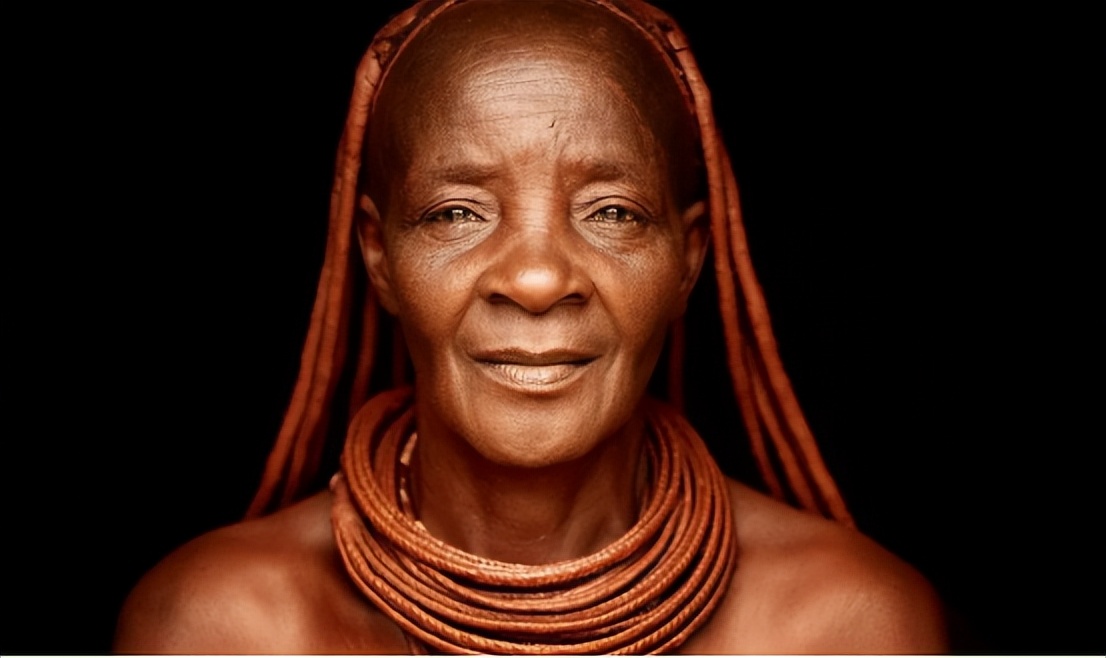 African "unrestrained" tribes, women do not wear clothes all their lives, and the relationship