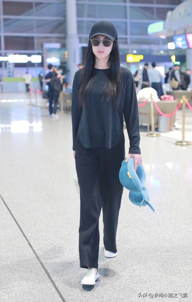 Zhu Zhu appeared at Changsha Airport after finishing the recording of ...