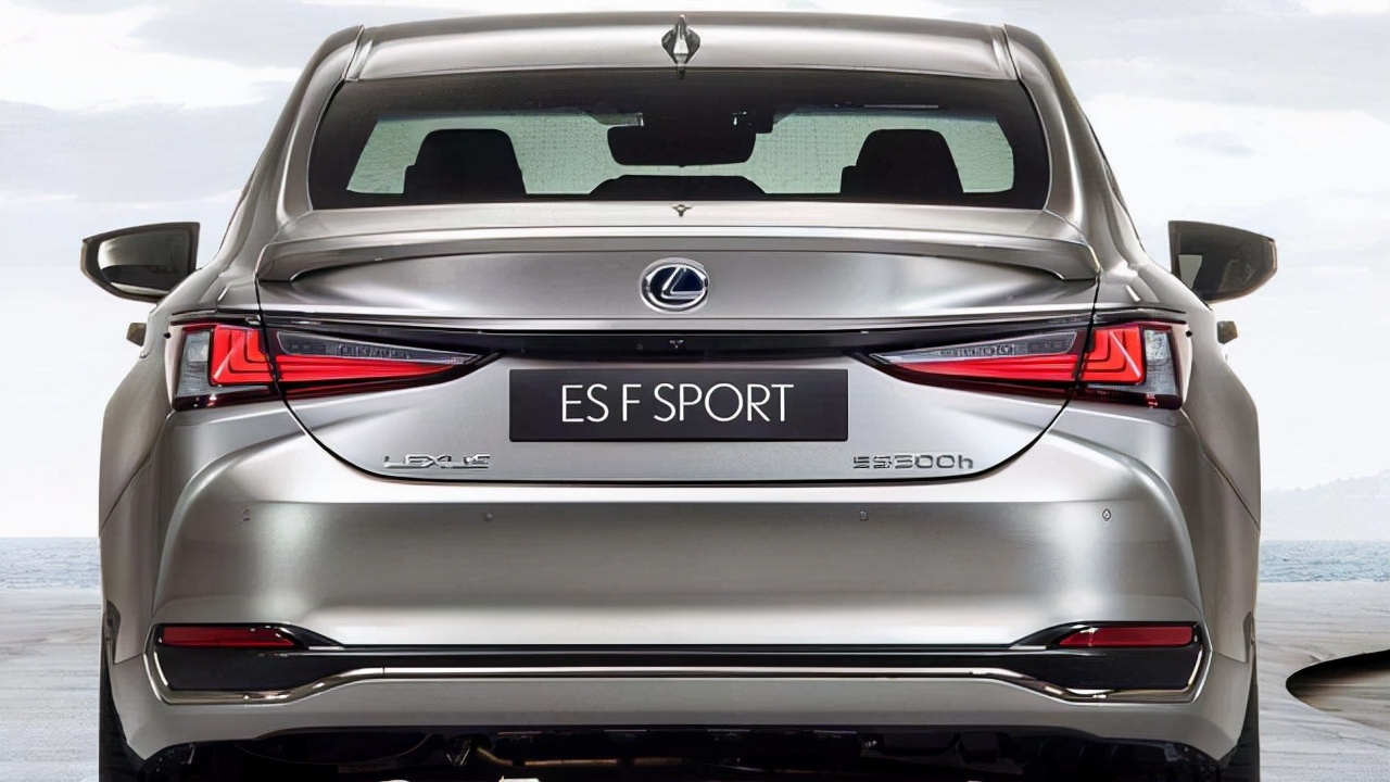 What does ES stand for and what are the main features iNEWS