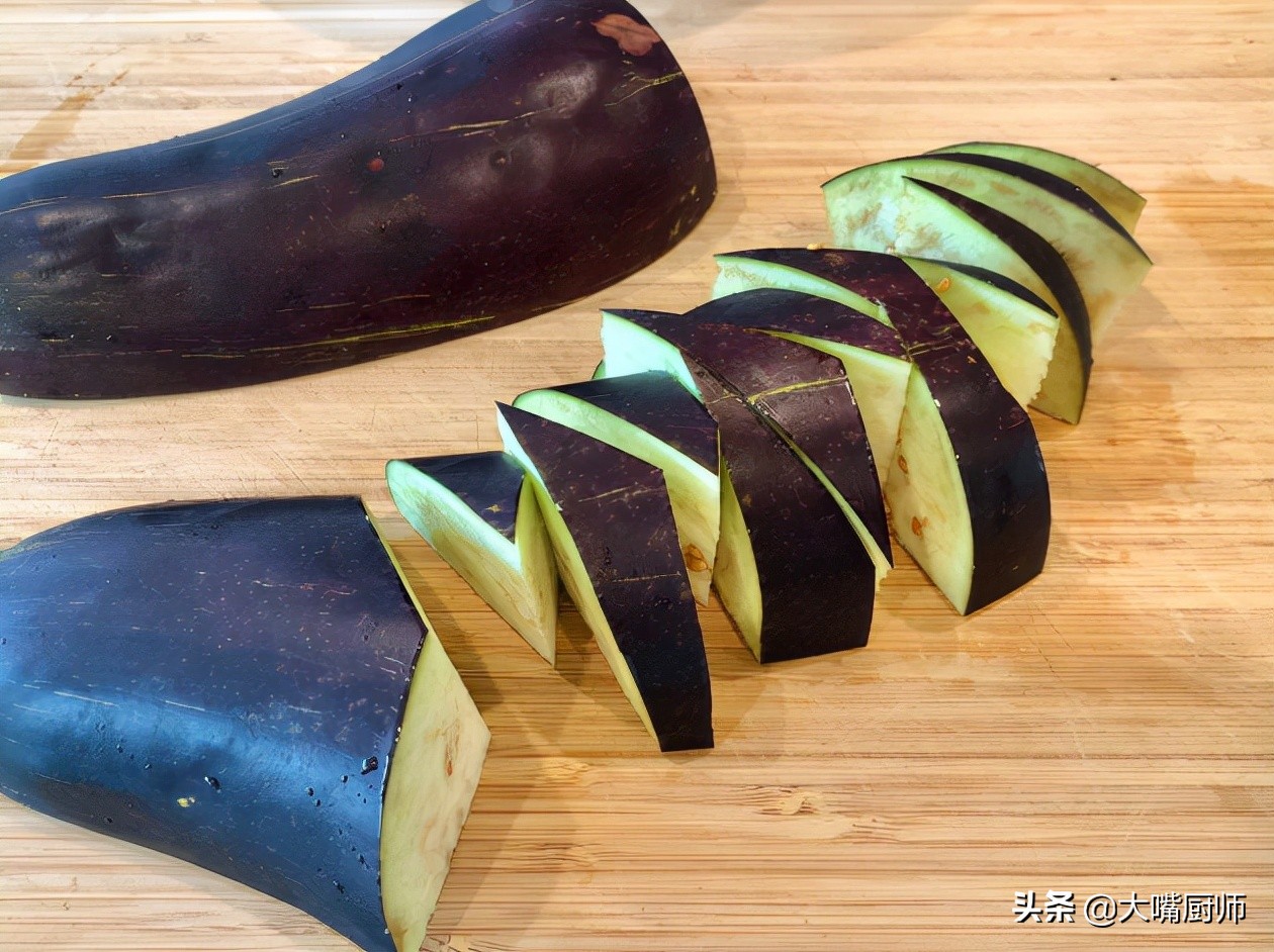 Fried eggplant directly, no wonder it turns black and absorbs oil