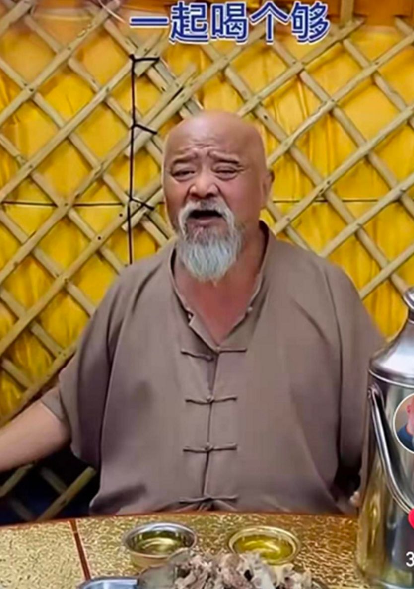 67-year-old Li Qi lives alone in Beijing for retirement. He eats three ...