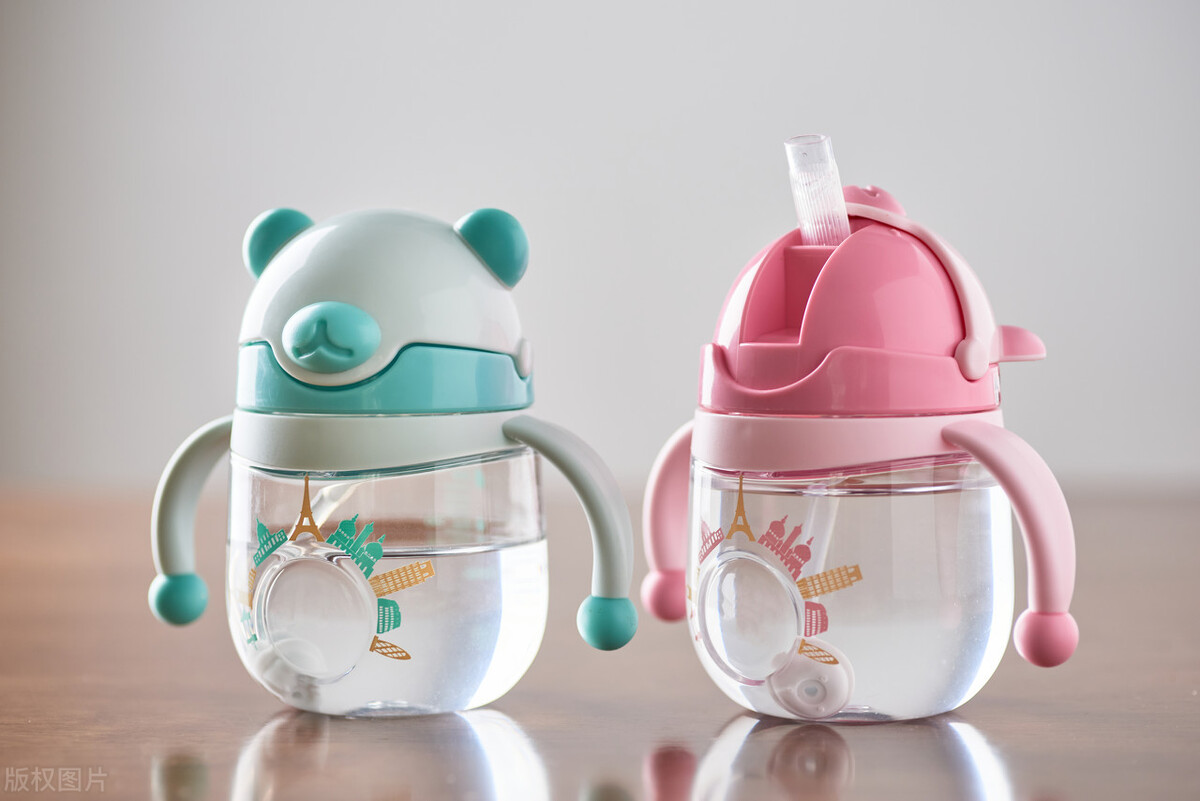 Is drinking hot water in plastic cups harmful? What happens if you