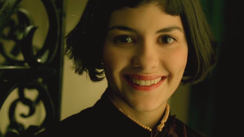 How does Amélie differ in its analysis of love, destiny, and