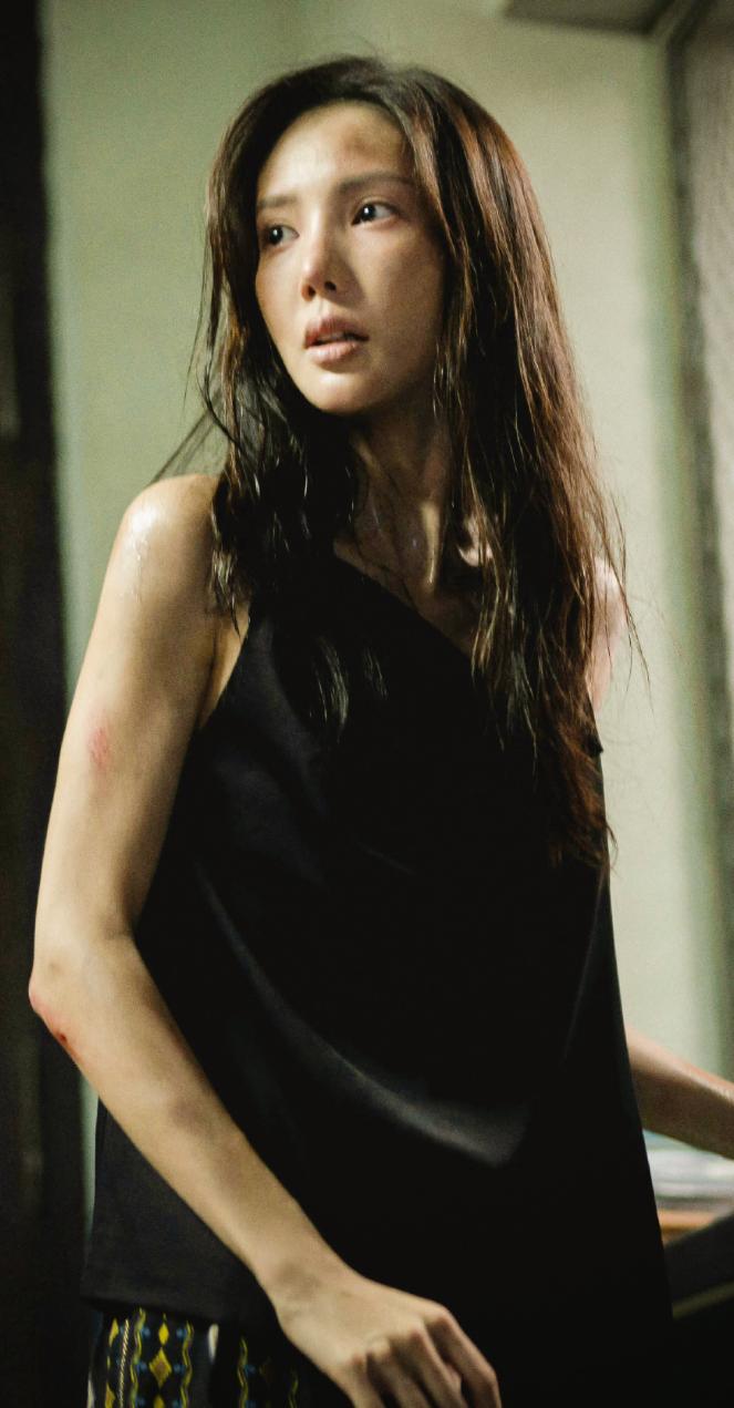 The Deep Meaning of Anna Kneeling in the Movie 