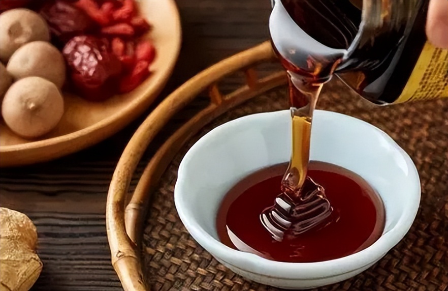 The autumn pear paste is too hard to boil, can you add water to it and