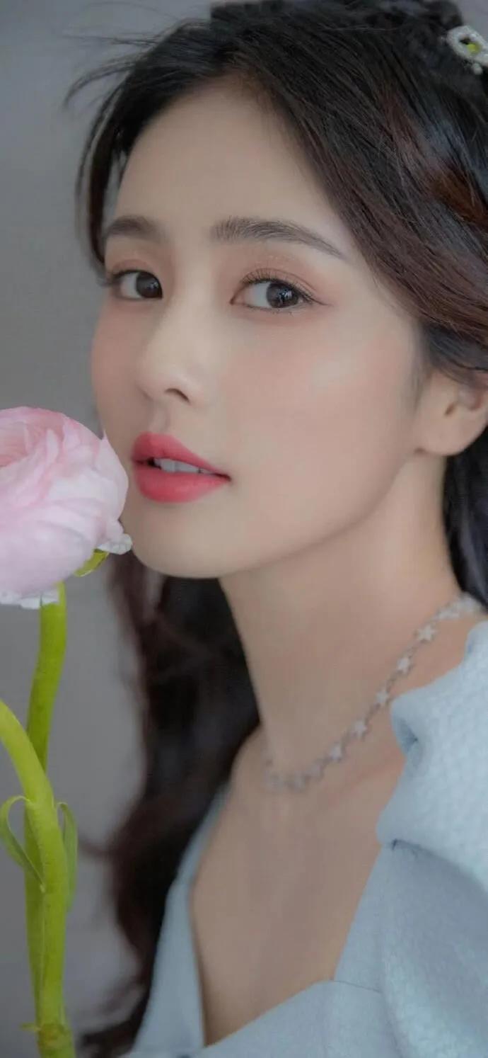 Beautiful photo of white deer iNEWS