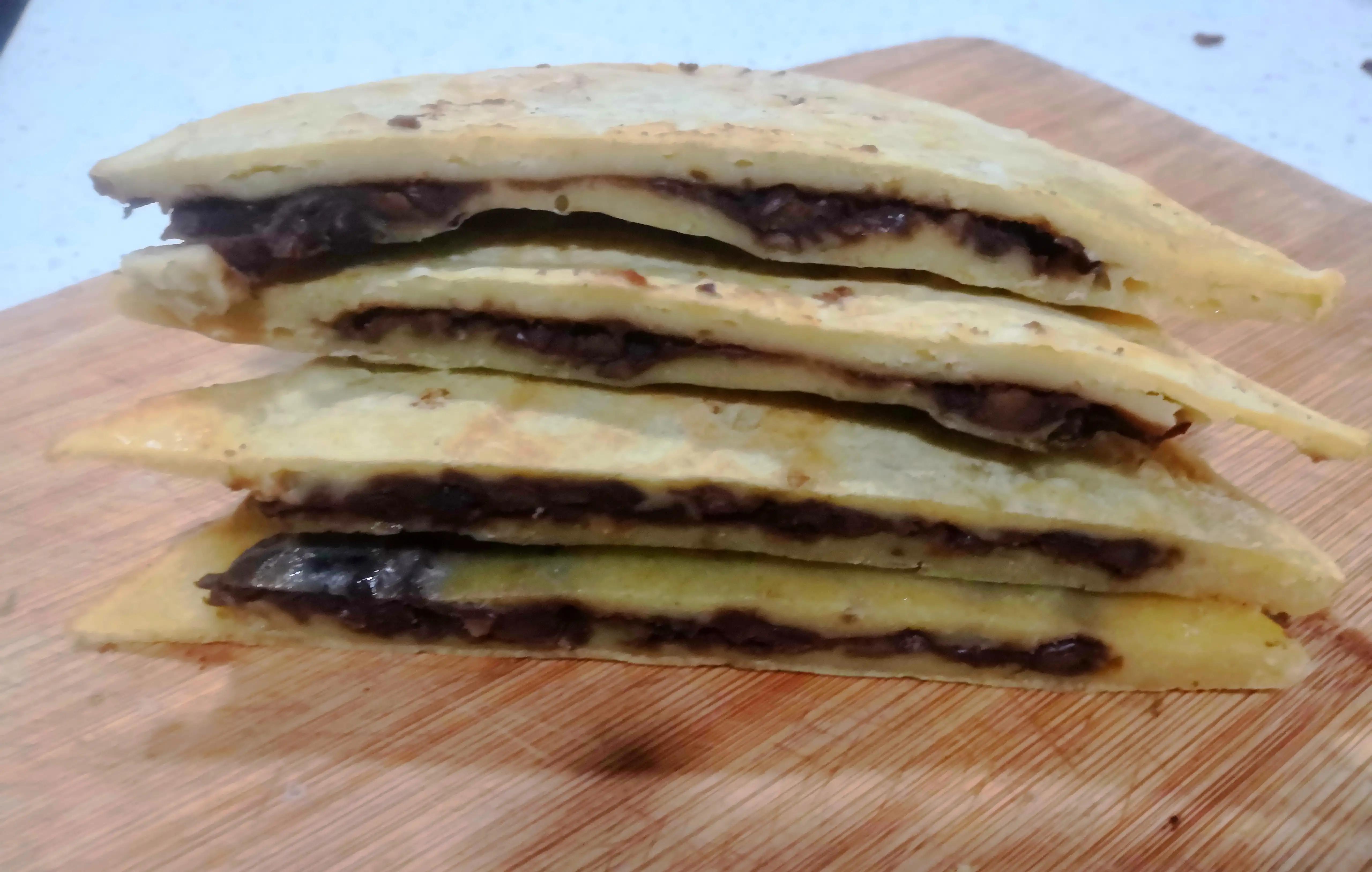 You don't need to soak it in advance. It's easy to cook red bean paste