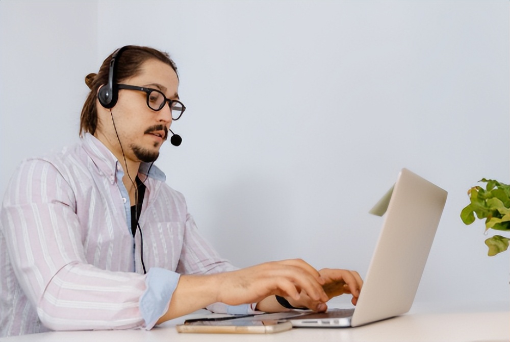 Is online shop customer service hosting (outsourcing) okay?How about e