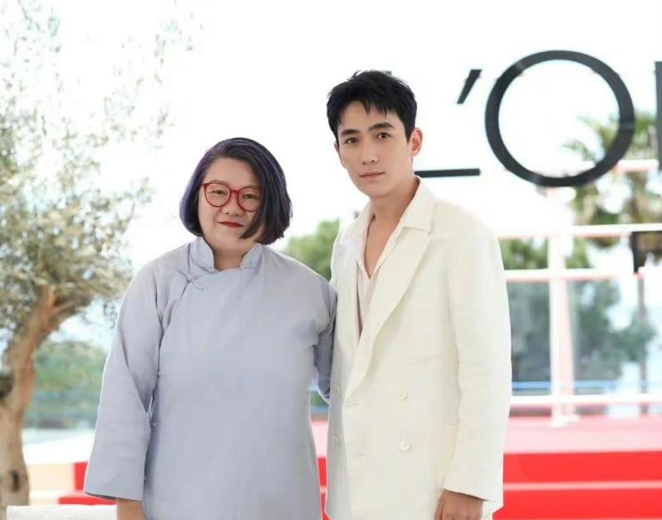 When 58-year-old Gong Li and 62-year-old Hong Huang stood together, I ...