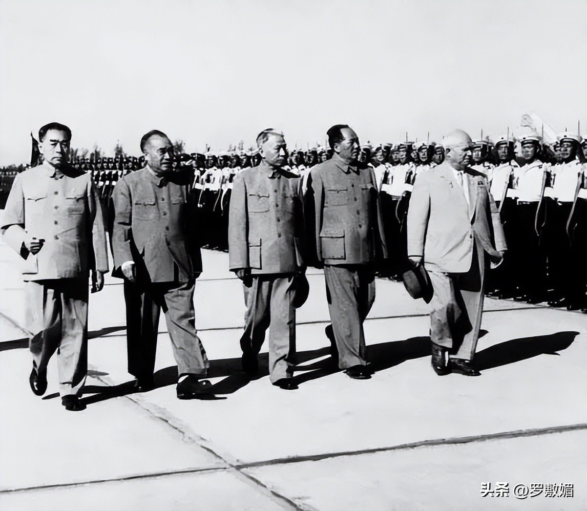 Mao Zedong, Liu Shaoqi, Zhu De, Zhou Enlai, the four great men ...