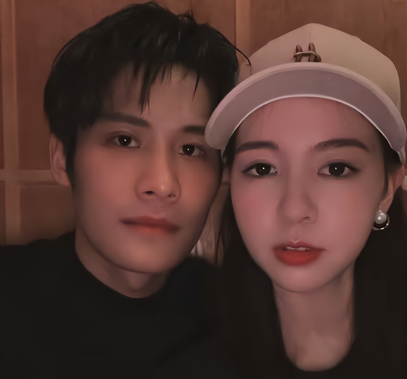 The photo of Mrs. Dayang and Wang Jiaer caused controversy, and Brother ...