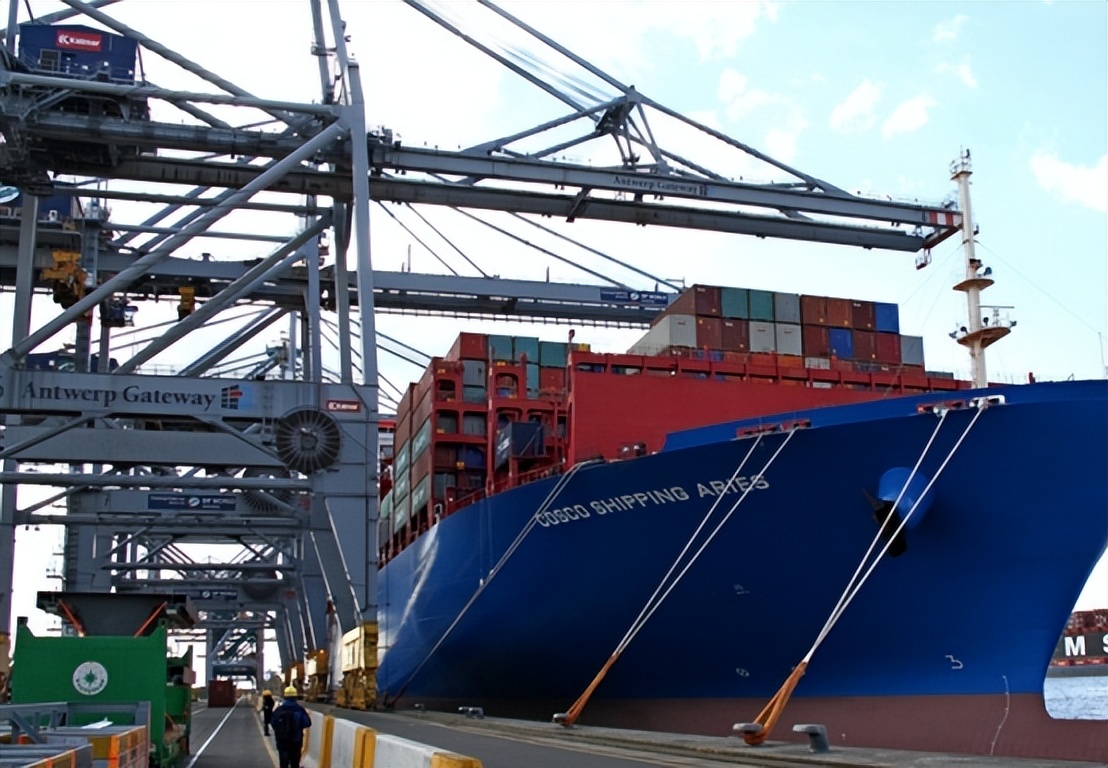 containers-have-no-cargo-to-pull-and-a-large-number-of-ships-are-not