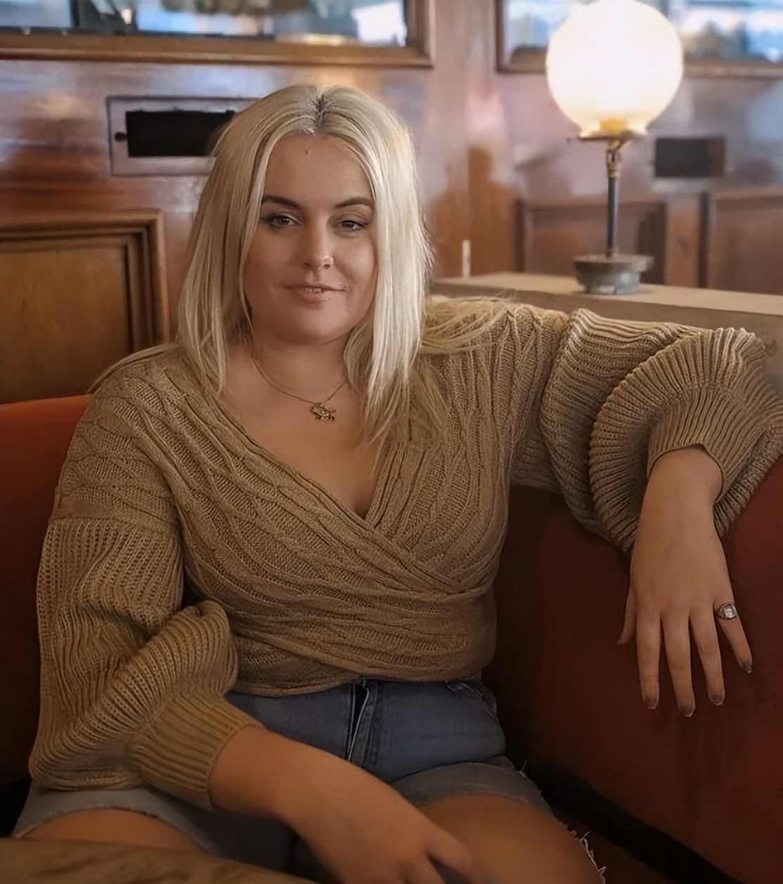 Stunning plus-size model Felicity Hayward - iNEWS
