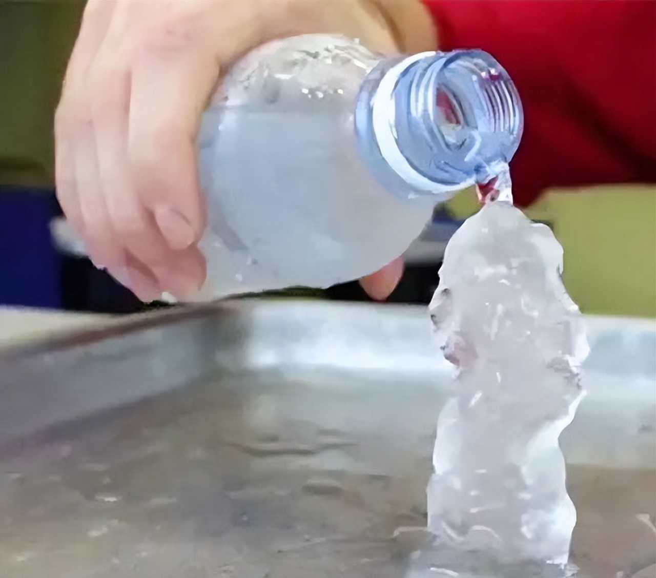 How did the ancients use boiling water to make ice 2000 years ago?Why