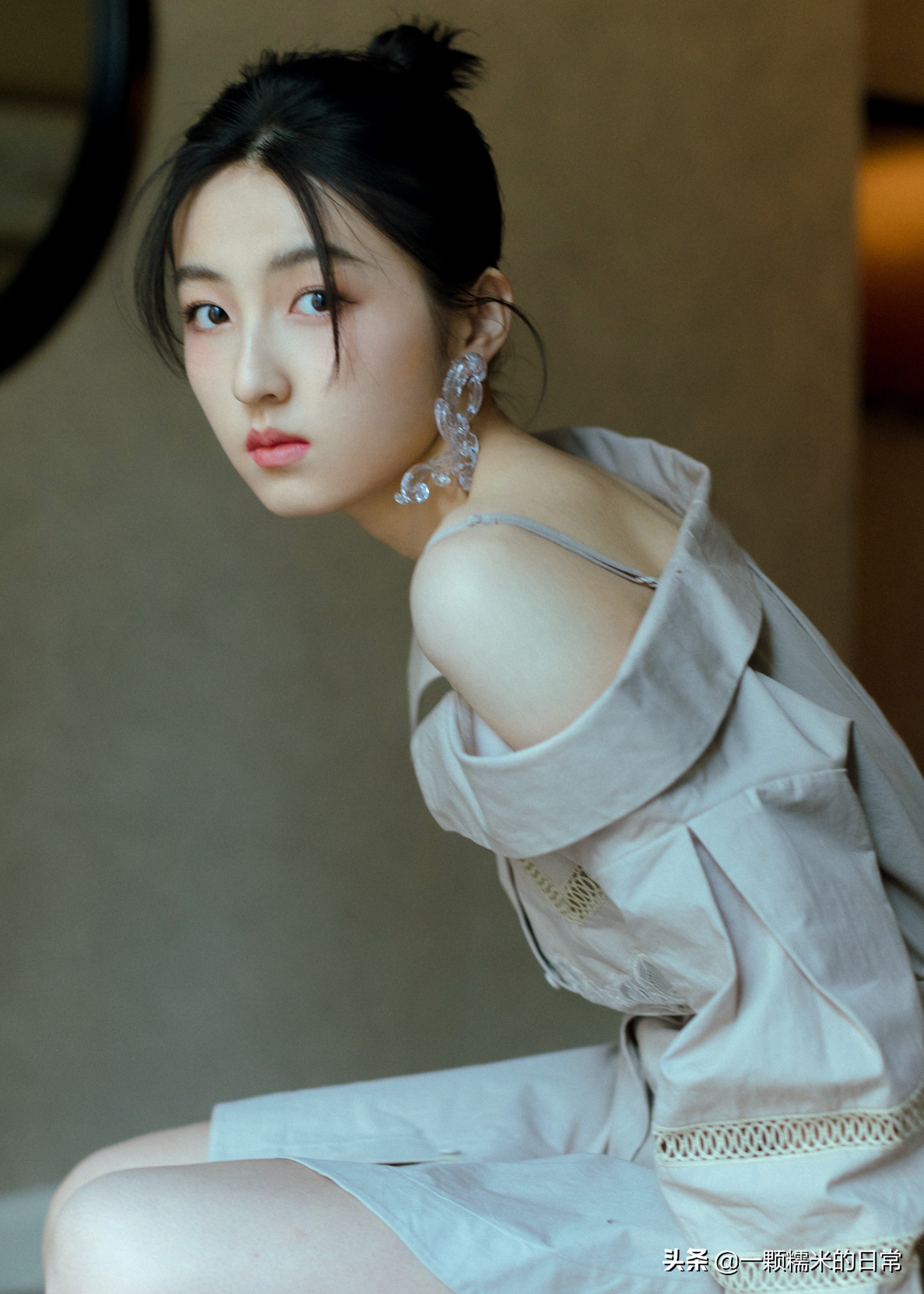 In the blink of an eye, Xiaohua Zhang Zifeng also began to show off her ...