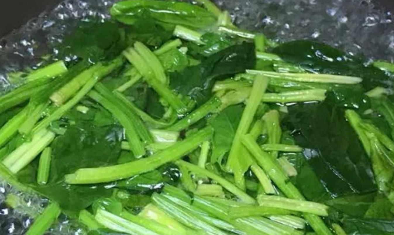 Can people with gout and high uric acid eat spinach? Do I need to