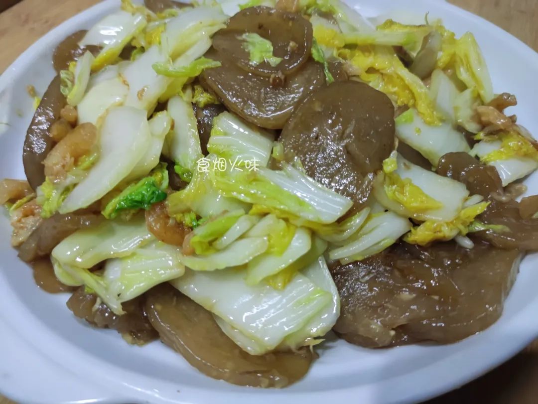 In autumn, it is that middleaged and elderly people eat