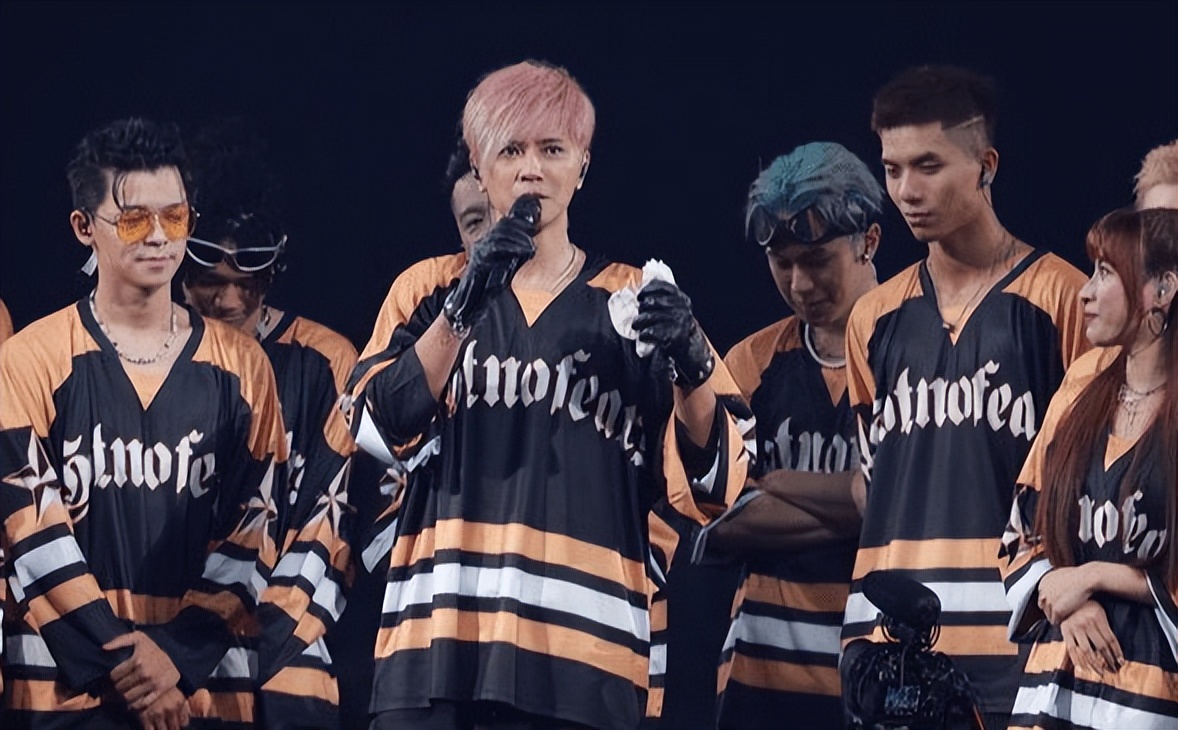Luo Zhixiang confessed to his manager at the concert, netizens ...