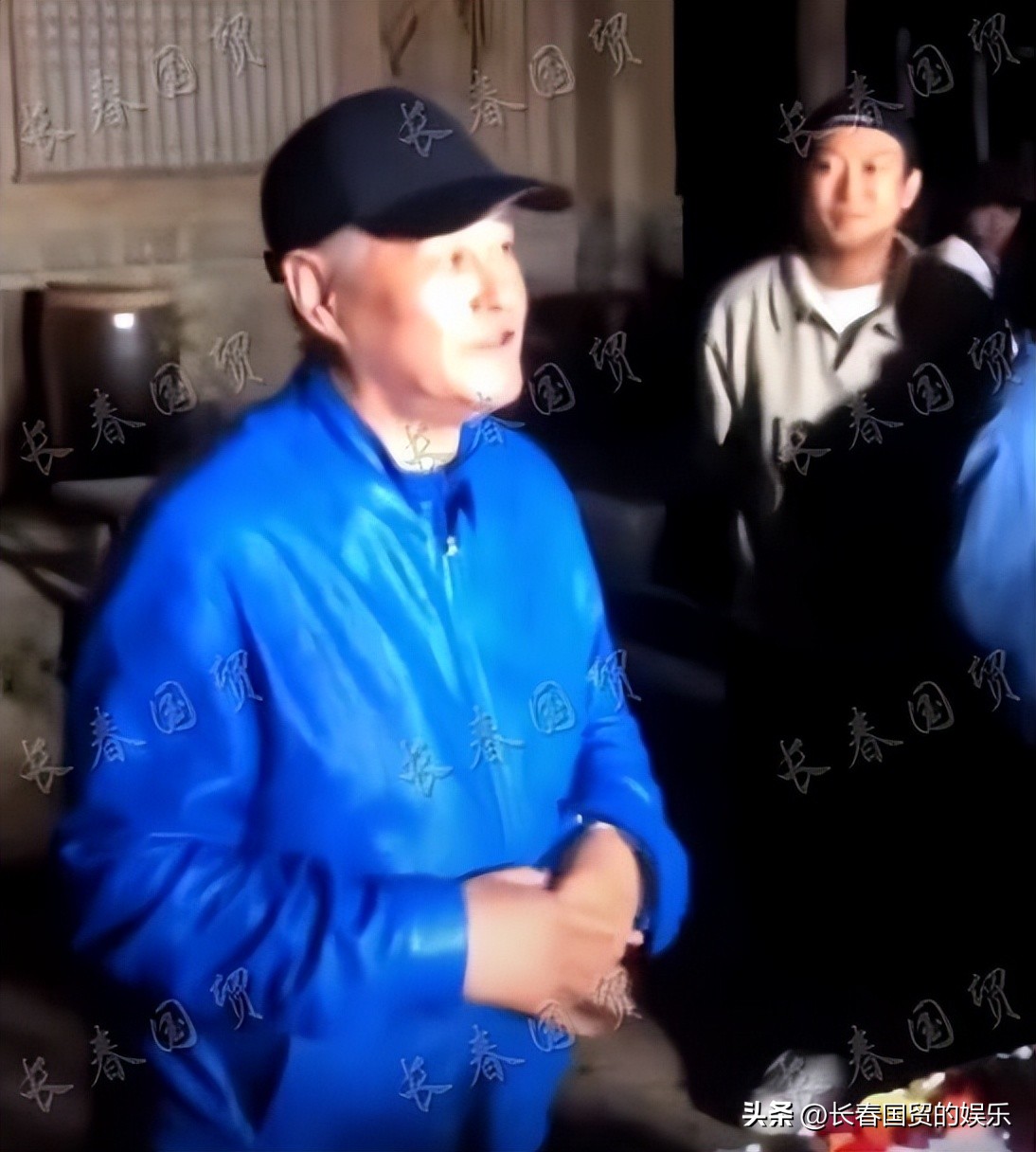64-year-old Zhao Benshan’s recent photo was exposed - iNEWS