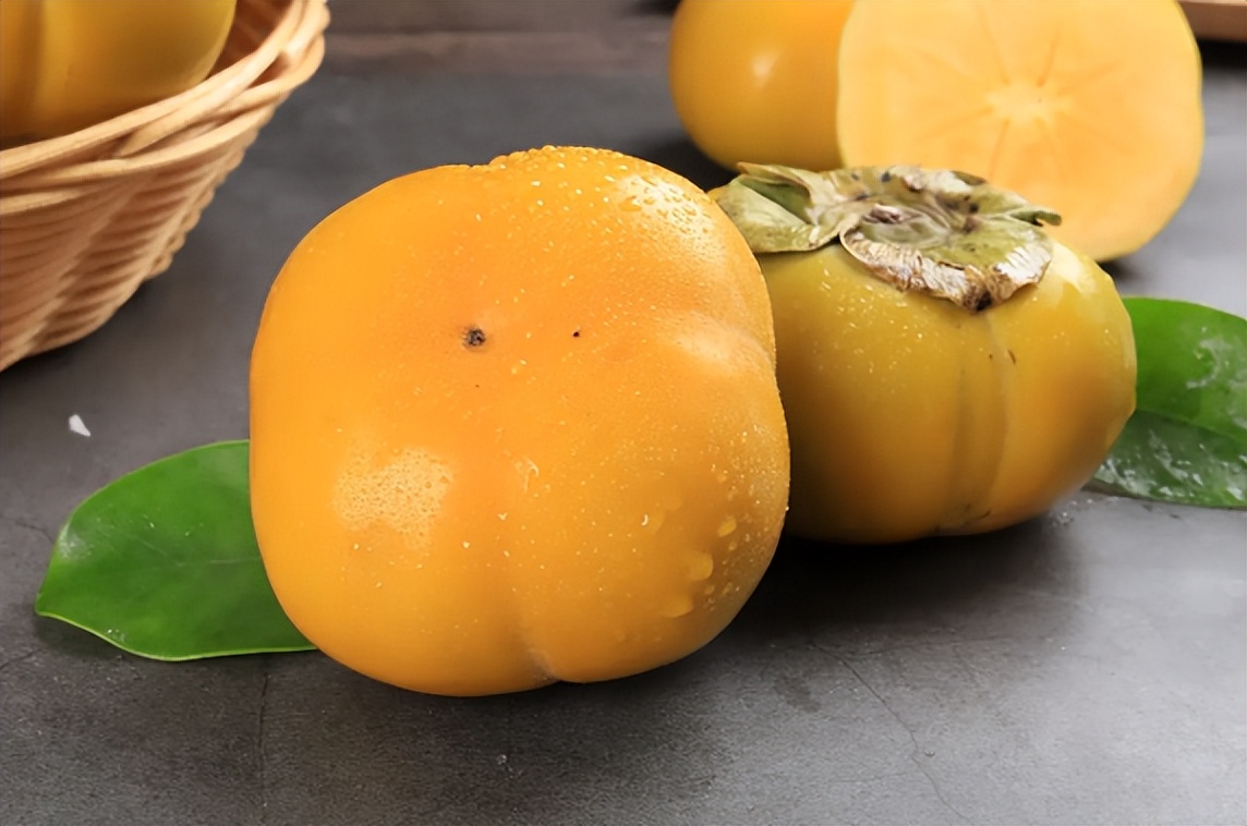 Can you eat crispy persimmons with black spots? iNEWS