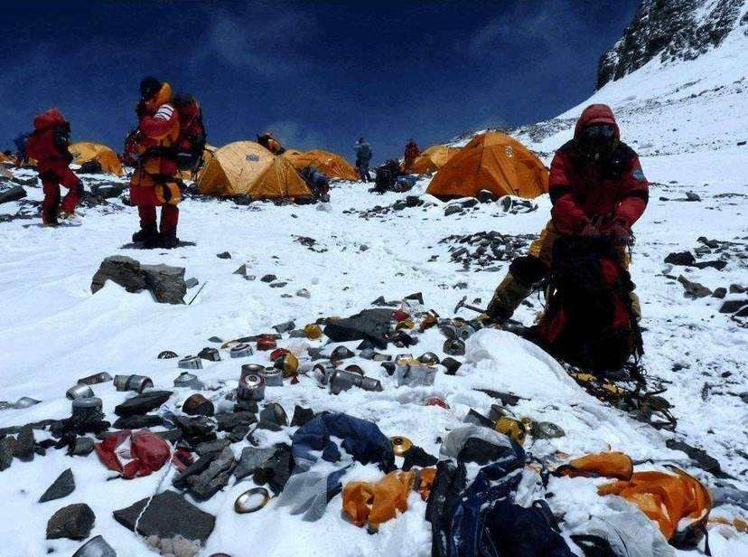 Everest "Sleeping Beauty" Frozen for 9 years and a road sign, the son has seen his