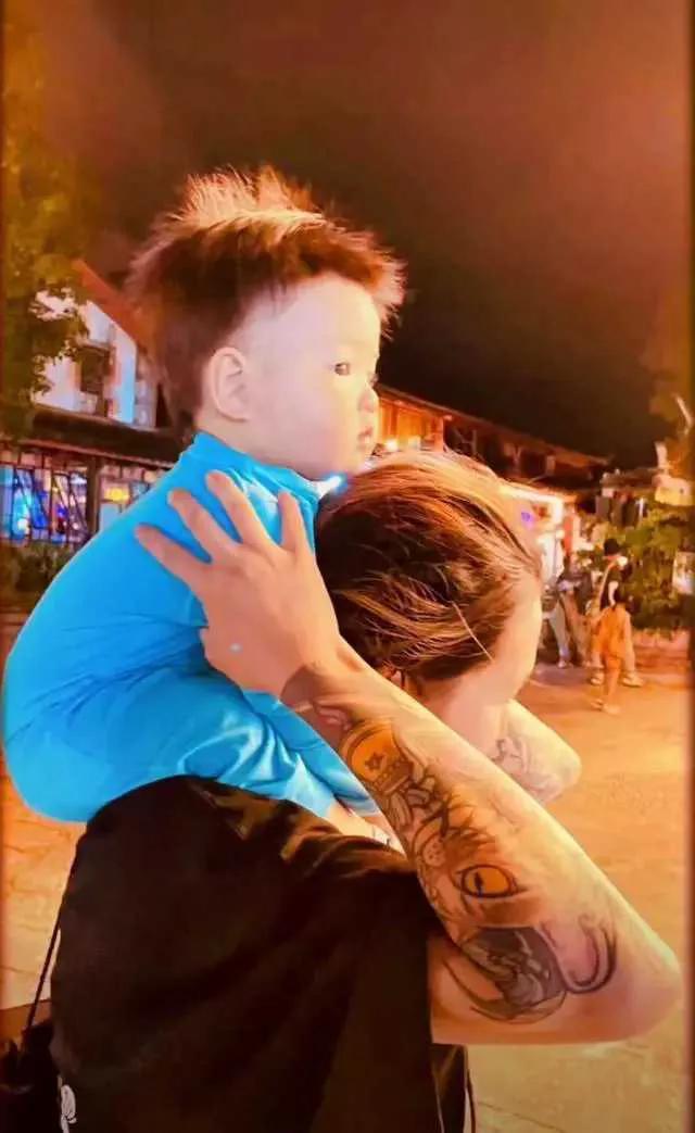 張恆遠去世後,畢夏首次曬母子生活照,獨自帶娃背影惹人心疼! - 資訊咖