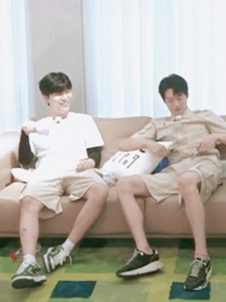 Fan Chengcheng and Wei Daxun sent photos to tease each other, it turned ...