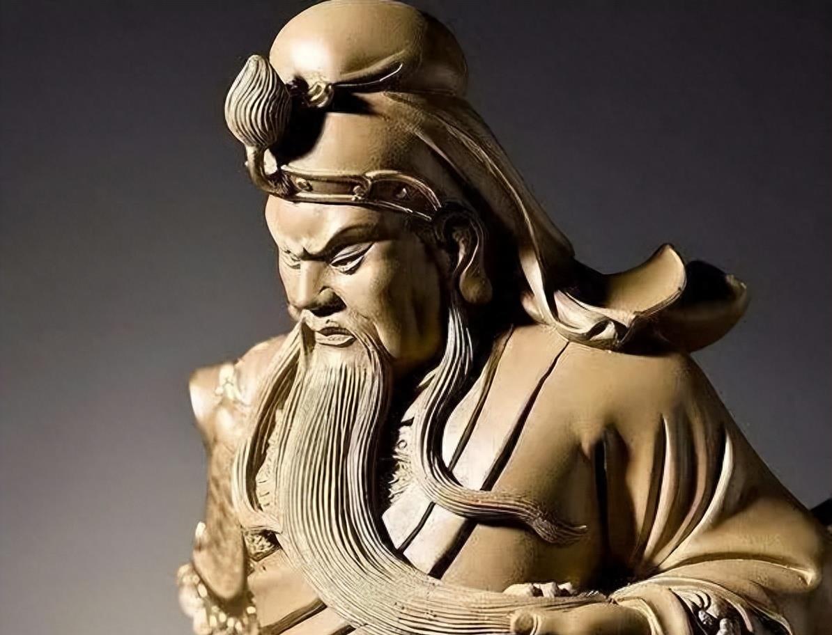 Why do statues of Guan Yu often have their eyes closed instead of