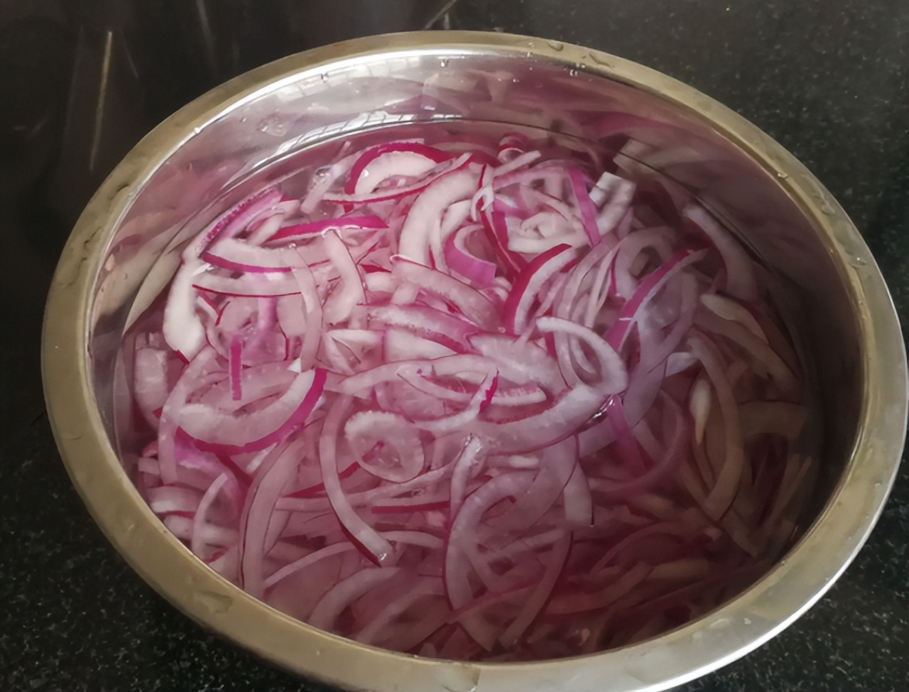 Drink a bowl of onion boiled water every day, stick to it for a while ...