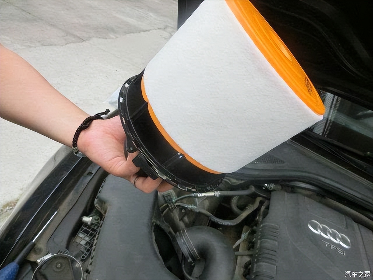 How often should the car air filter be changed? Can I continue to use