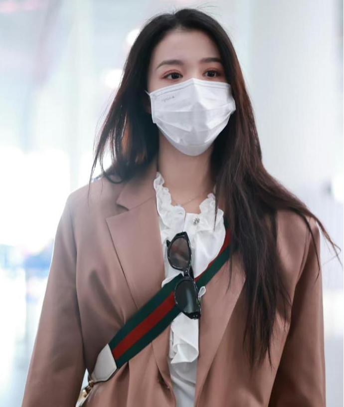 Wang Churan's low-key airport style shows his personality, and his suit ...