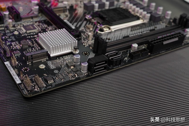 ASRock motherboard B660MHDV unboxing display iNEWS