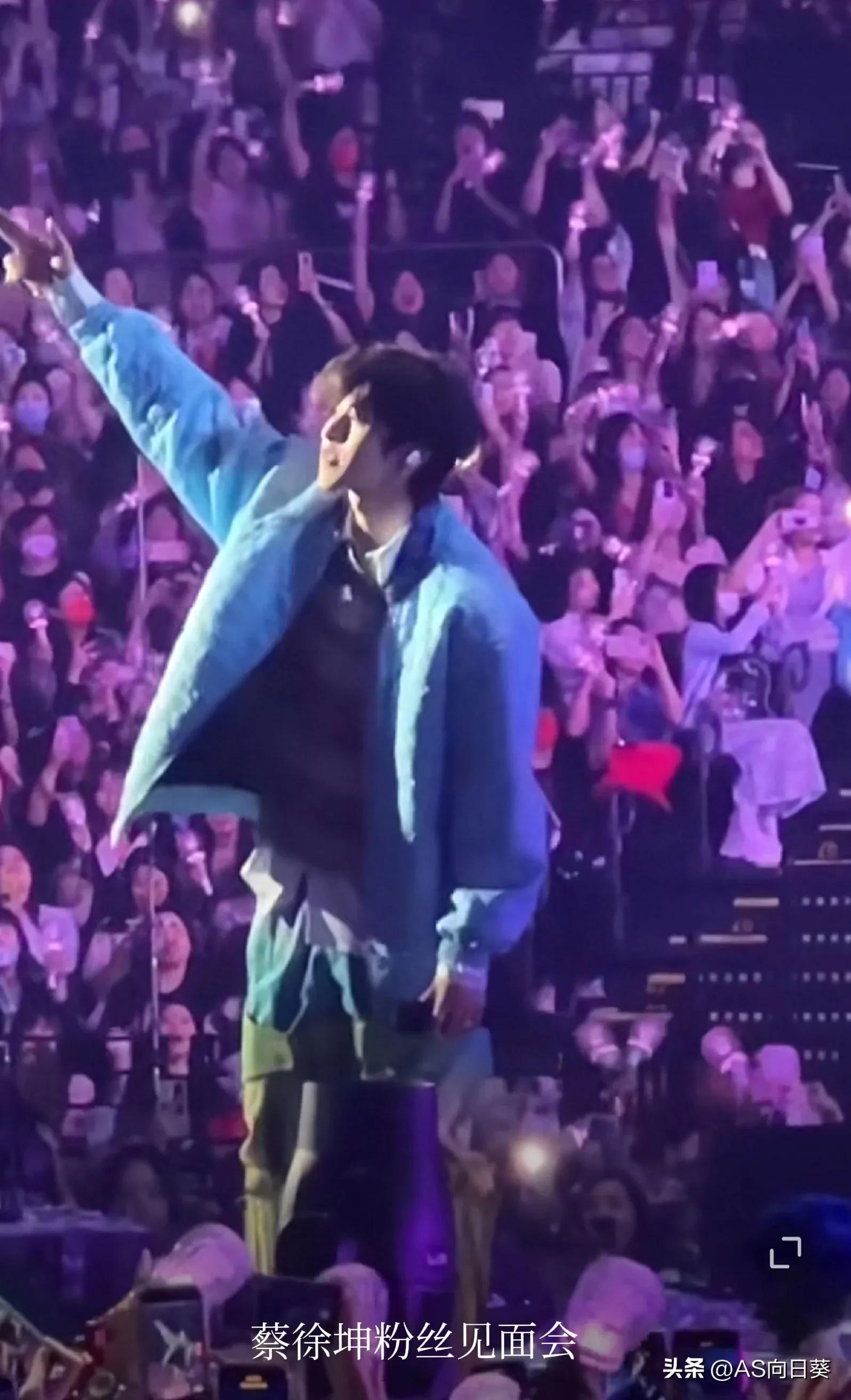 What do you think of the celebrity sleeping fan incident? iNEWS